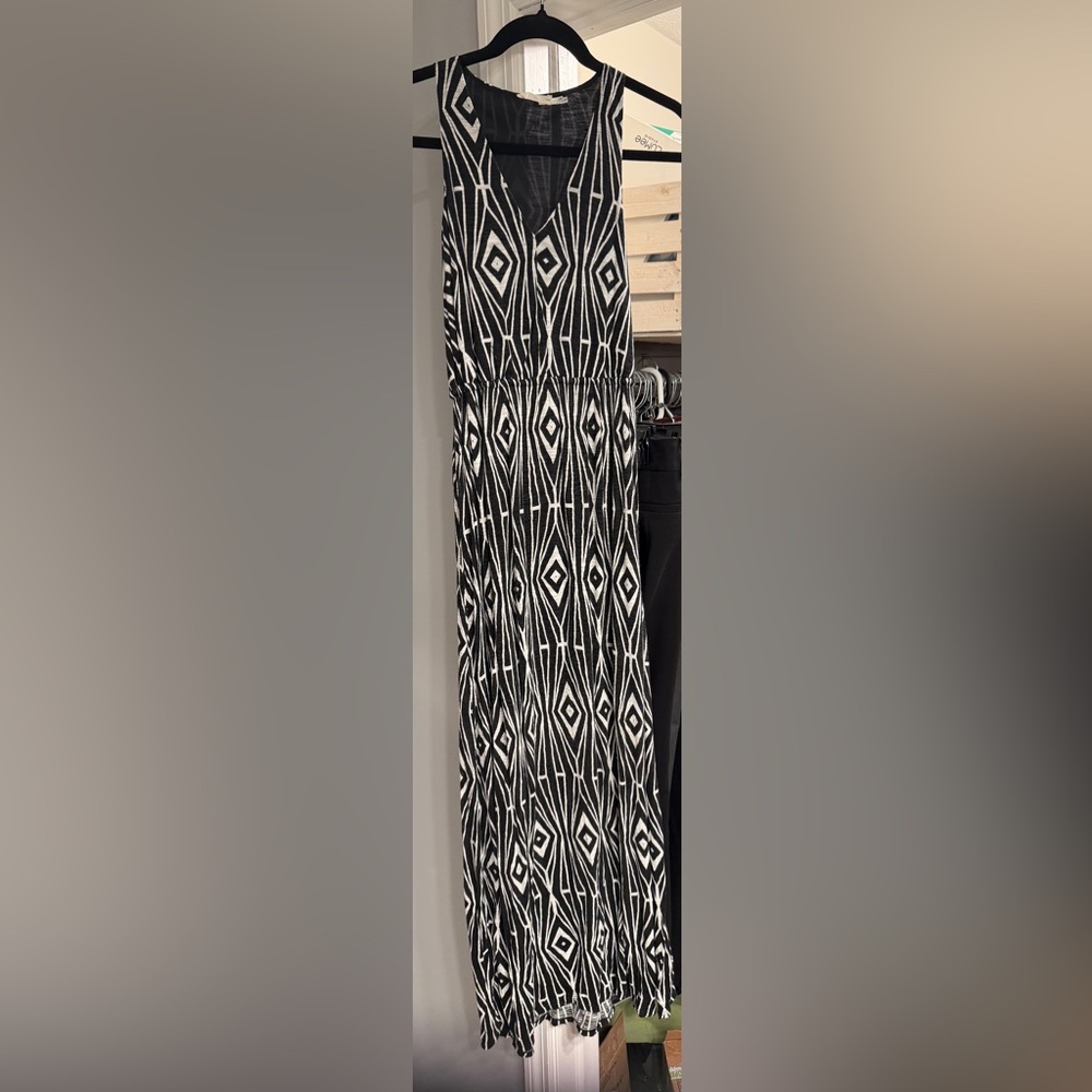 Ann Taylor Black and White Geometric Maxi Dress
